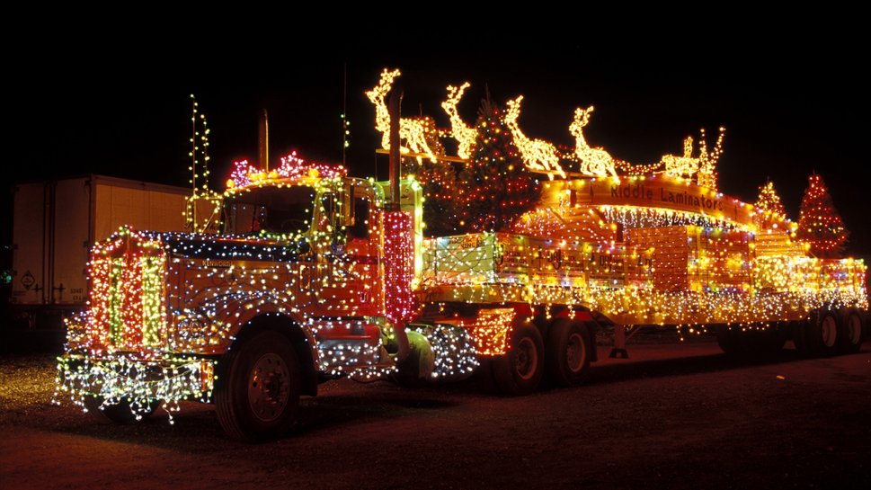 61567__christmas-decorated-truck_p.jpg